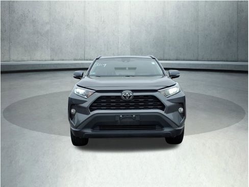 Used 2021 Toyota RAV4 XLE Premium image 2