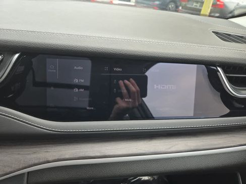 Used 2023 Jeep Grand Cherokee image 35