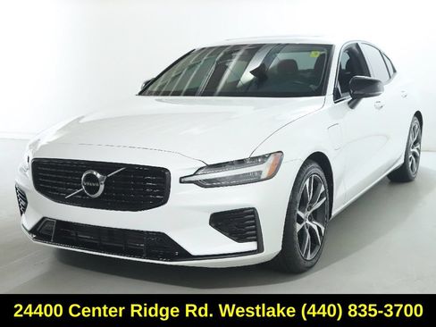 Used 2022 Volvo S60 T8 R-Design Expression AWD/4WD image 4