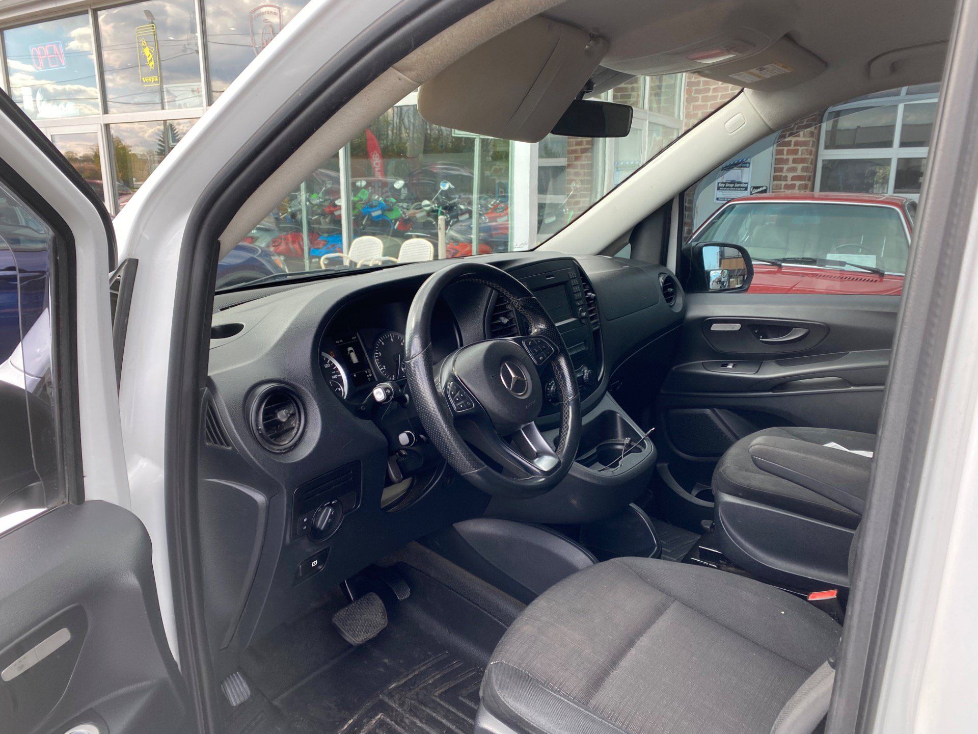 Used 2016 Mercedes-Benz Metris image 2