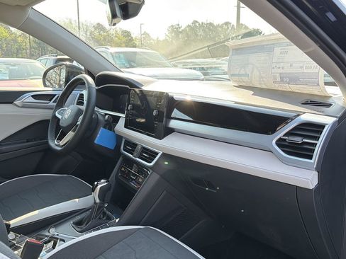 New 2026 Volkswagen Taos SE FWD image 20
