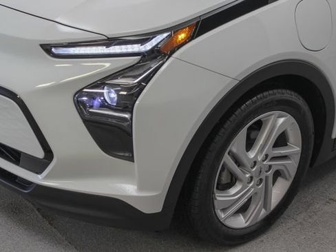 Used 2023 Chevrolet Bolt LT w/ Driver Confidence Package FWD image 6