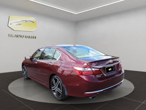 Used 2016 Honda Accord Touring image 5