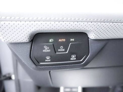 Used 2025 Volkswagen Atlas Peak Edition SE image 16