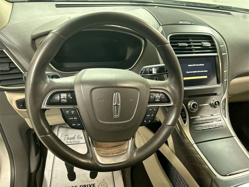 Used 2019 Lincoln Nautilus Select image 4