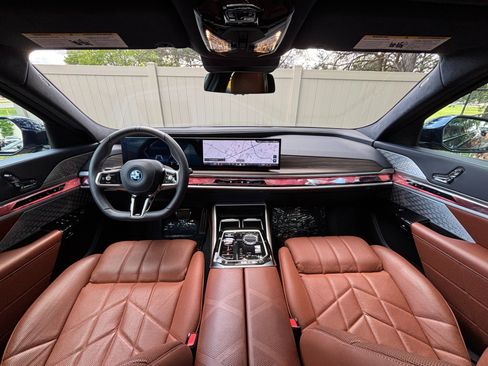 Used 2023 BMW i7 xDrive60 AWD/4WD image 37