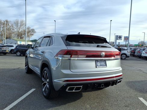 Used 2025 Volkswagen Atlas Cross Sport SEL Premium R-Line image 2