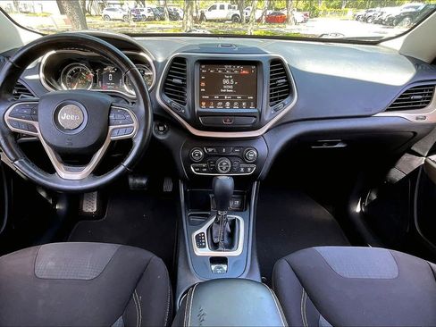 Used 2017 Jeep Cherokee Latitude w/ Comfort/Convenience Group FWD image 7