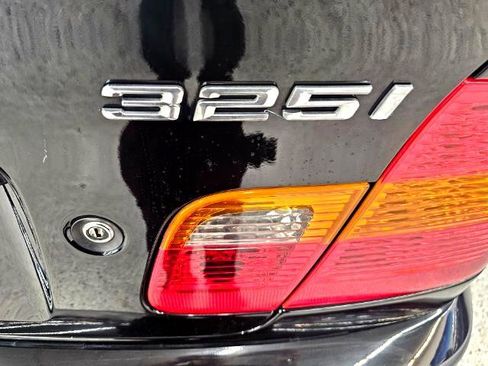 Used 2002 BMW 325i Sedan image 40