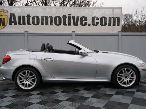 Used 2009 Mercedes-Benz SLK 300 2dr Roadster 3.0L w/ Premium I Pkg image 4