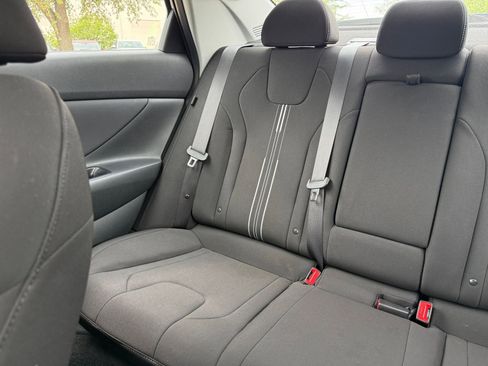 Used 2025 Hyundai Elantra SEL image 41