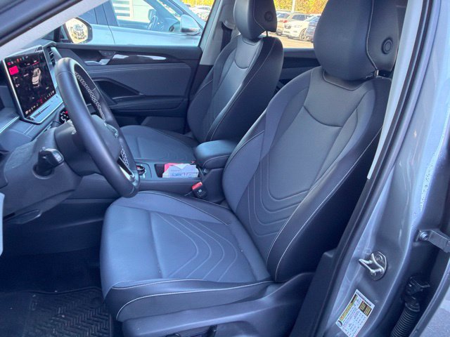 Used 2025 Volkswagen Tiguan SE w/ Panoramic Sunroof Package AWD/4WD image 5