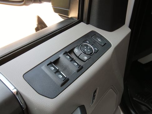 Used 2022 Ford F250 XLT w/ XLT Premium Package AWD/4WD image 18