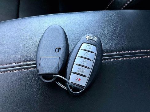 Used 2023 Nissan Sentra SR w/ SR Premium Package image 35