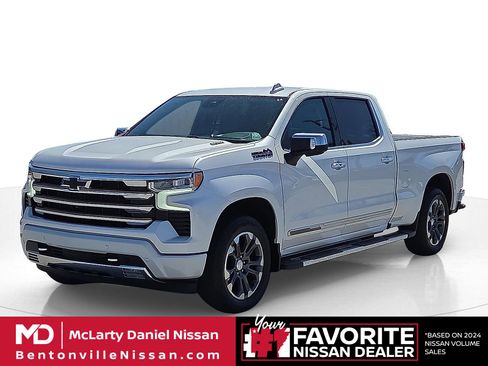 Used 2022 Chevrolet Silverado 1500 High Country w/ Max Trailering Package AWD/4WD image 2