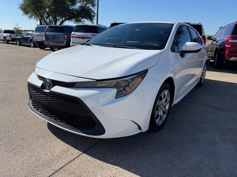 Used 2022 Toyota Corolla LE FWD image 3