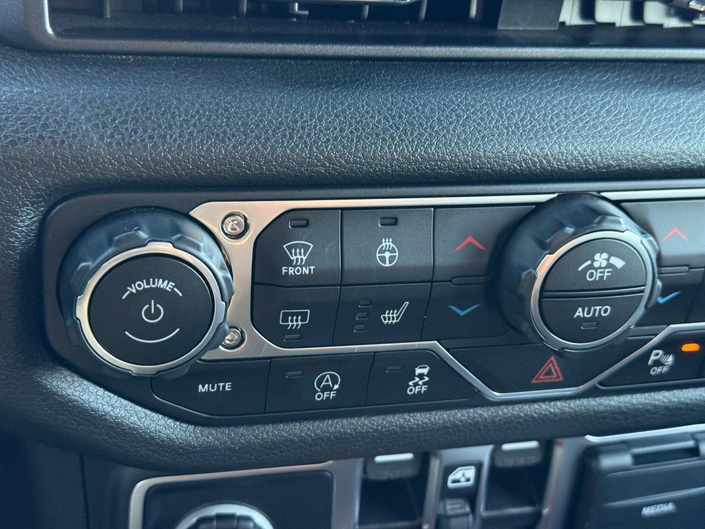 Used 2025 Jeep Wrangler Unlimited Sport AWD/4WD image 21