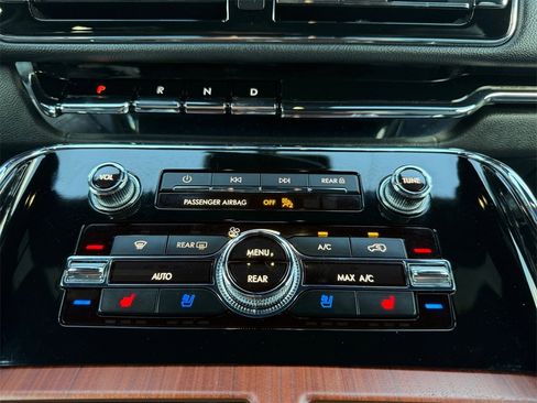 Used 2023 Lincoln Navigator Reserve image 17
