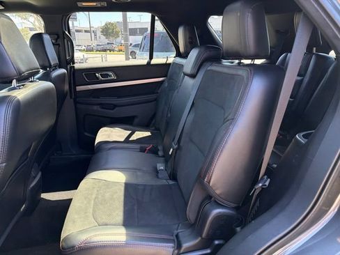 Used 2018 Ford Explorer XLT w/ Equipment Group 202A FWD image 17