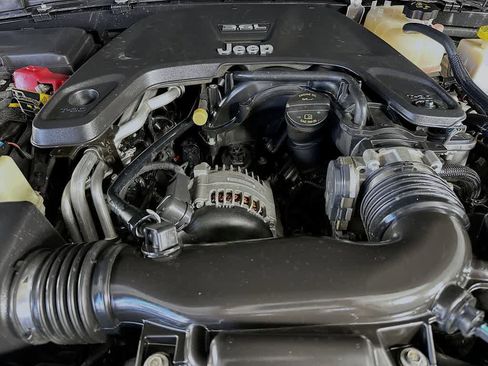 Used 2021 Jeep Gladiator Sport AWD/4WD image 9