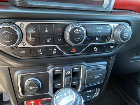 Used 2023 Jeep Wrangler Unlimited Rubicon w/ Steel Bumper Group AWD/4WD image 17