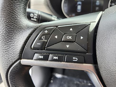 Used 2020 Nissan Versa SV image 18