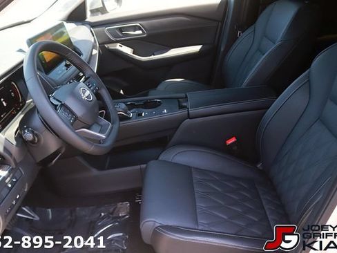 Used 2025 Nissan Rogue Platinum w/ Platinum Premium Package FWD image 14