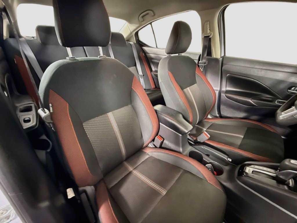 Used 2025 Nissan Versa SR FWD image 28