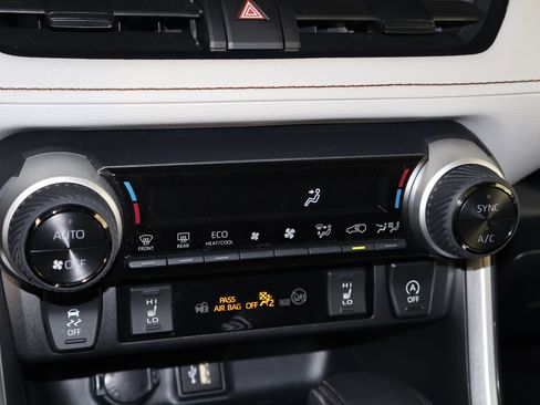 Used 2025 Toyota RAV4 XLE image 30