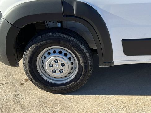 Used 2025 RAM ProMaster 2500 w/ Convenience Group image 12