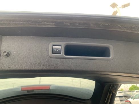 Used 2021 Toyota Highlander LE AWD/4WD image 20