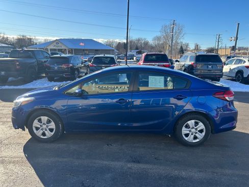 Used 2018 Kia Forte LX w/ LX Rear Camera Package image 3