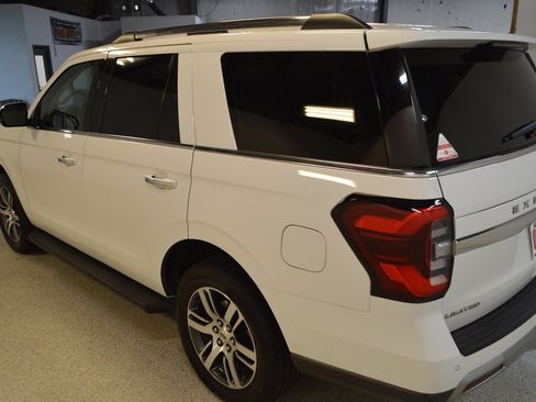Used 2024 Ford Expedition Limited AWD/4WD image 5