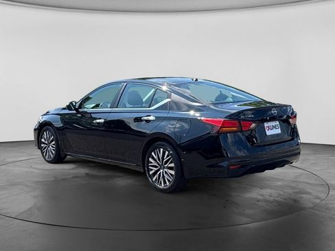 Used 2025 Nissan Altima 2.5 SV FWD image 7