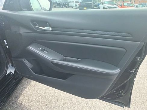 Used 2025 Nissan Altima 2.5 SV FWD image 8