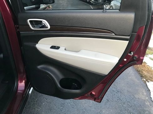 Used 2018 Jeep Grand Cherokee Limited image 51