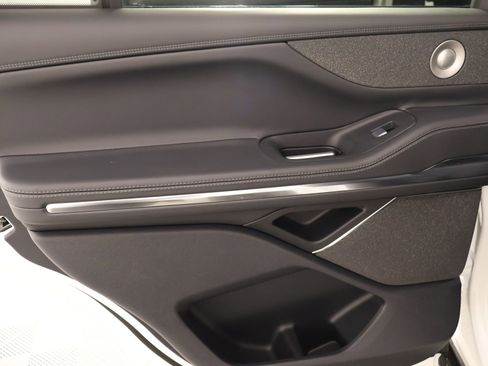 New 2026 Lincoln Navigator Reserve w/ Jet Appearance Package image 18