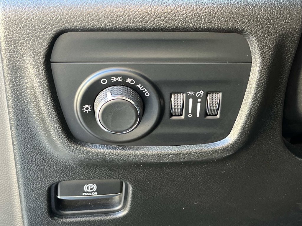 Used 2021 Jeep Grand Cherokee L Laredo w/ Luxury Tech Group I AWD/4WD image 32