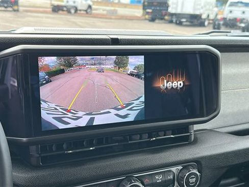 Used 2024 Jeep Wrangler Unlimited image 18