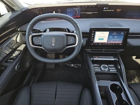 New 2026 Lincoln Nautilus Reserve image 4