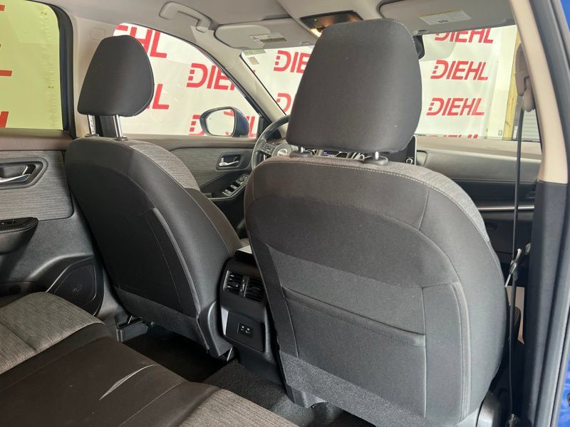Used 2023 Nissan Rogue SV AWD/4WD image 11