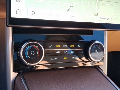 Used 2023 Land Rover Range Rover SE image 16