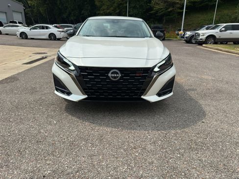 New 2025 Nissan Altima 2.5 SR image 9
