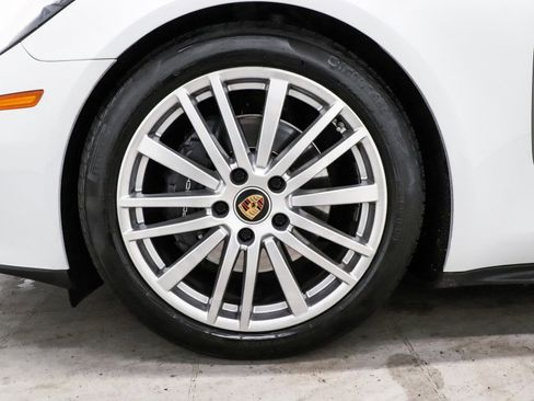 Used 2023 Porsche Panamera 4 Platinum Edition image 8