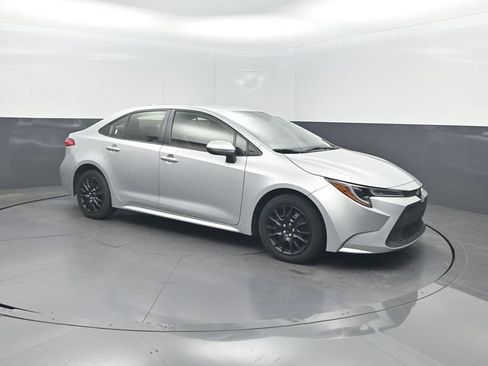 Used 2022 Toyota Corolla LE FWD image 32