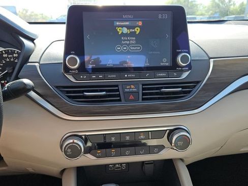 Used 2025 Nissan Altima 2.5 SV FWD image 17