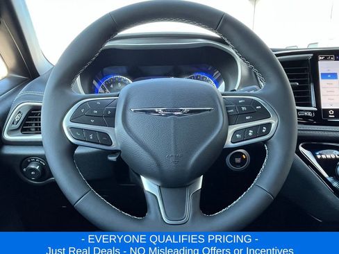 New 2026 Chrysler Pacifica Select image 11