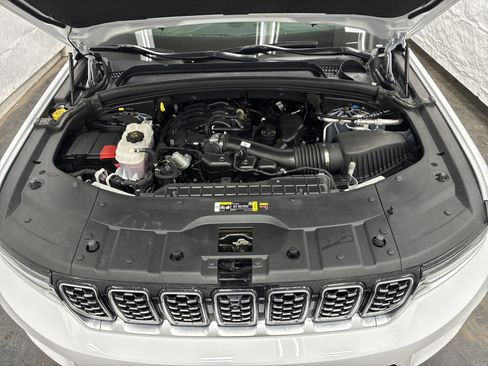 Certified 2024 Jeep Grand Cherokee Summit AWD/4WD image 8