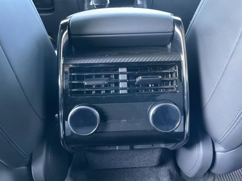 Used 2024 Land Rover Range Rover Sport SV image 34