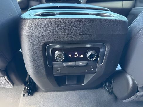 Used 2025 Chevrolet Tahoe LT AWD/4WD image 21